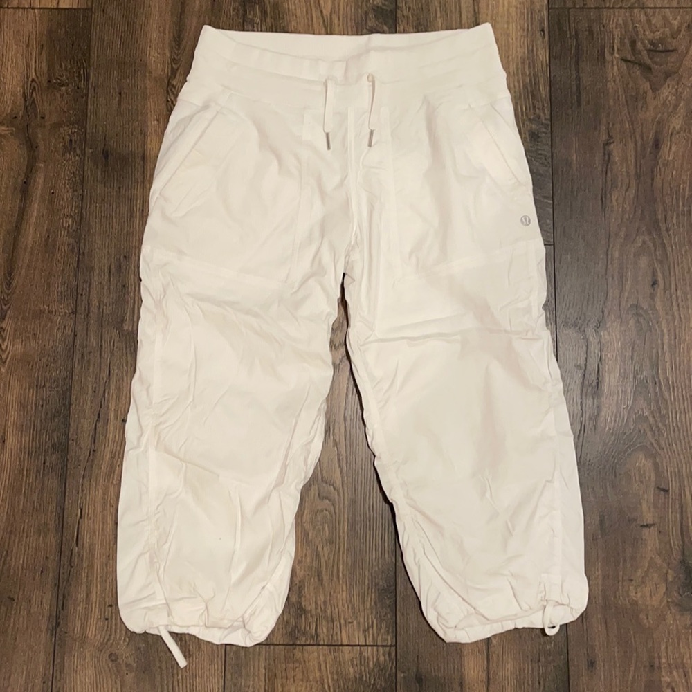 Lululemon white lined studio dance pants sz 6